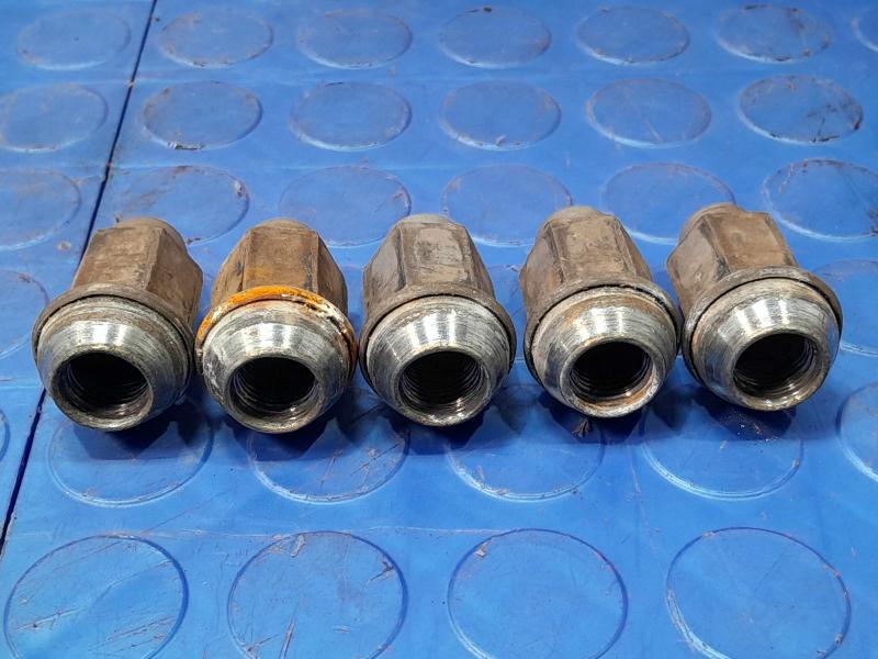 2005 Ford Explorer Lug Nuts