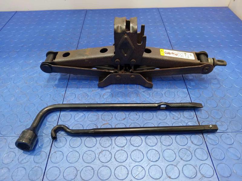 2011-2020 Jeep Grand Cherokee Spare Tire Tools Jack Kit Assembly OEM 68332817AB