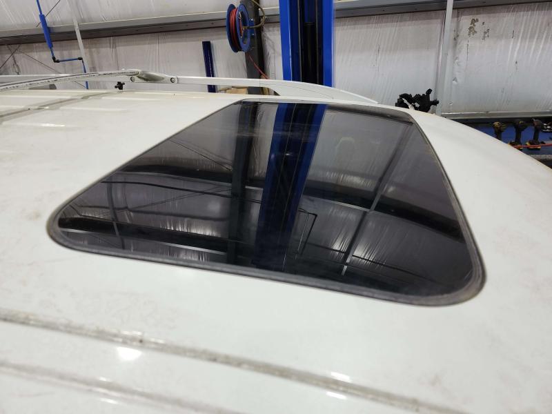 2011 Infiniti QX56 Sunroof Glass Assembly With Frame and Motor Thru 4/11 OEM 912101LA1A