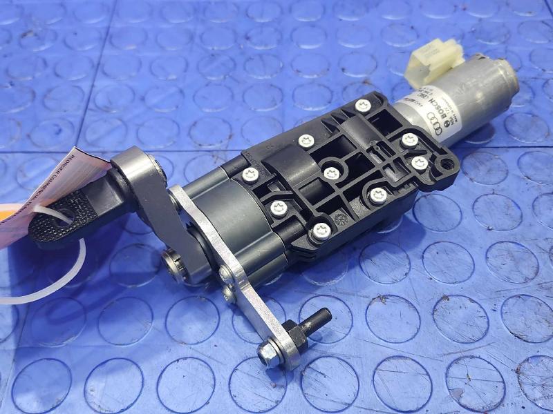 2017 Audi Q7 Deck-Lid Pull Down Motor Drive Spindle Left Side OEM 4M0827851A