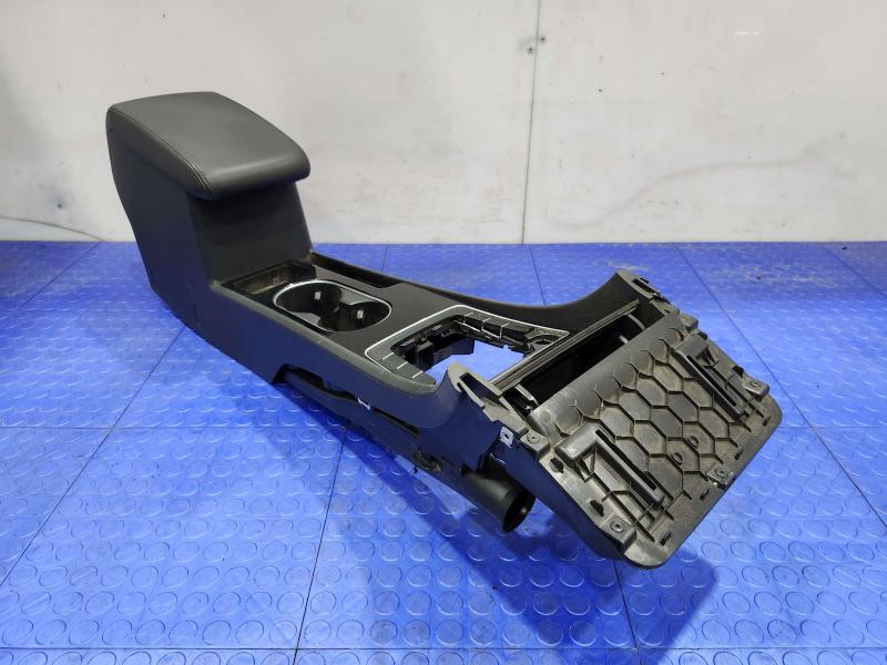 2016-2019 Volkswagen Passat Center Floor Console Assembly Black Leather OEM 561863241K82V