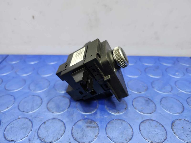 2017-2019 Audi Q7 Opera Unit Switch Volume Control Switch OEM 4M1919616B