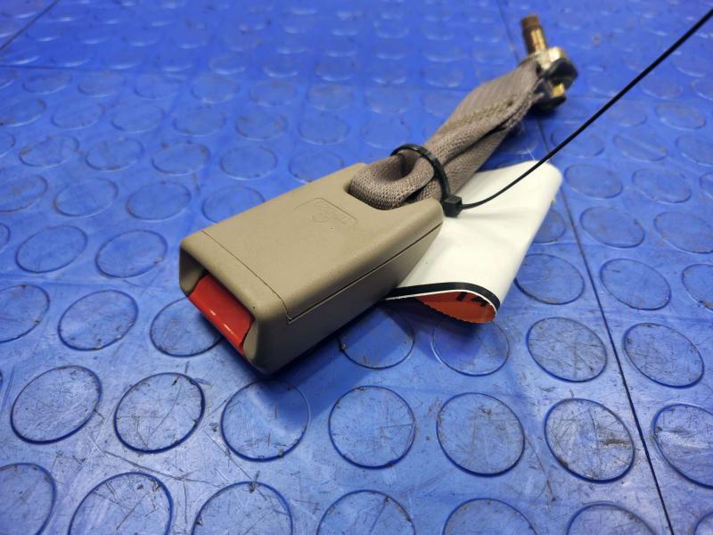 2004 Toyota Tacoma Rear Seat Belt