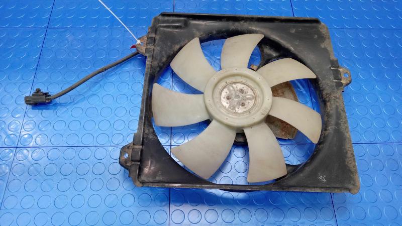 2001-2005 Toyota RAV4 AC Condenser Cooling Fan Assembly Right Side OEM 1636328050