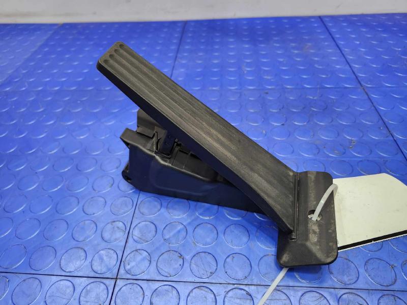 2014-2016 BMW 228i Accelerator Pedal Assembly Genuine OEM 35426853175