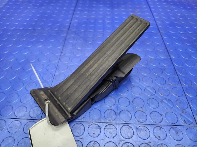 2014-2016 BMW 228i Accelerator Pedal Assembly Genuine OEM 35426853175