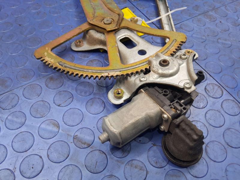 2005 Toyota Tacoma Front Door Regulator