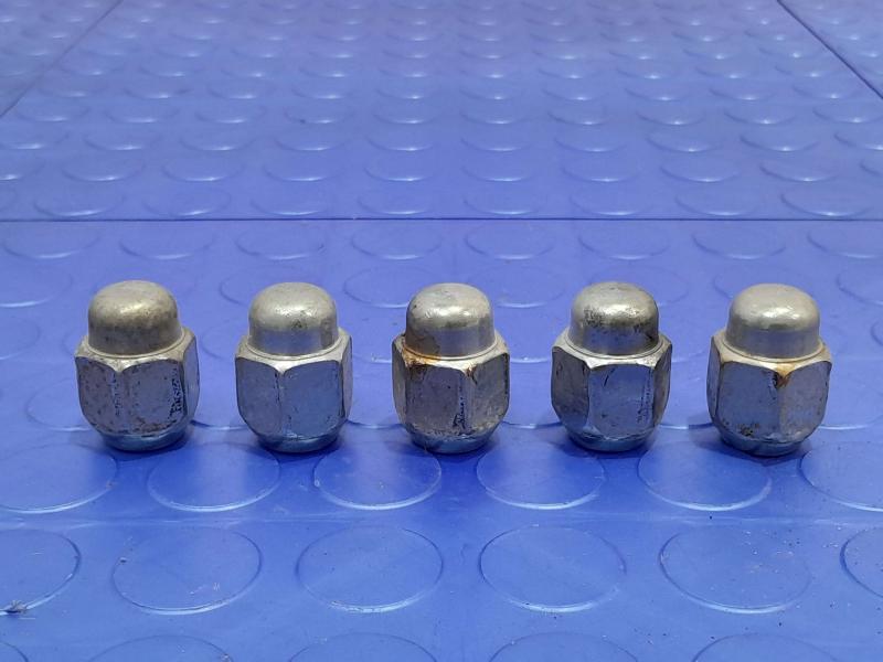 2012 Kia Sorento Lug Nuts