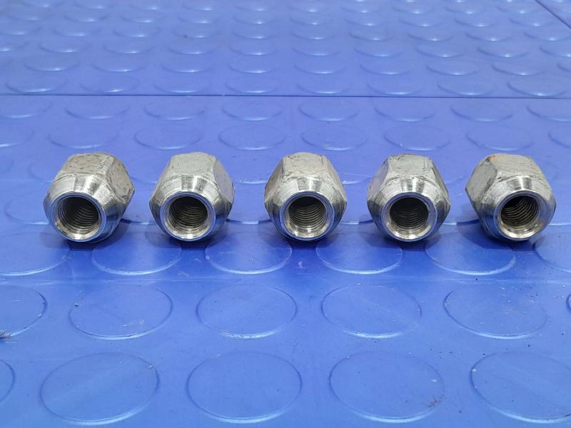 2012 Kia Sorento Lug Nuts
