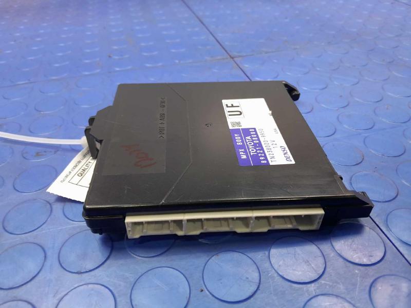 2018-2020 Toyota Sienna Network Gateway Control Module OEM 89221-08080