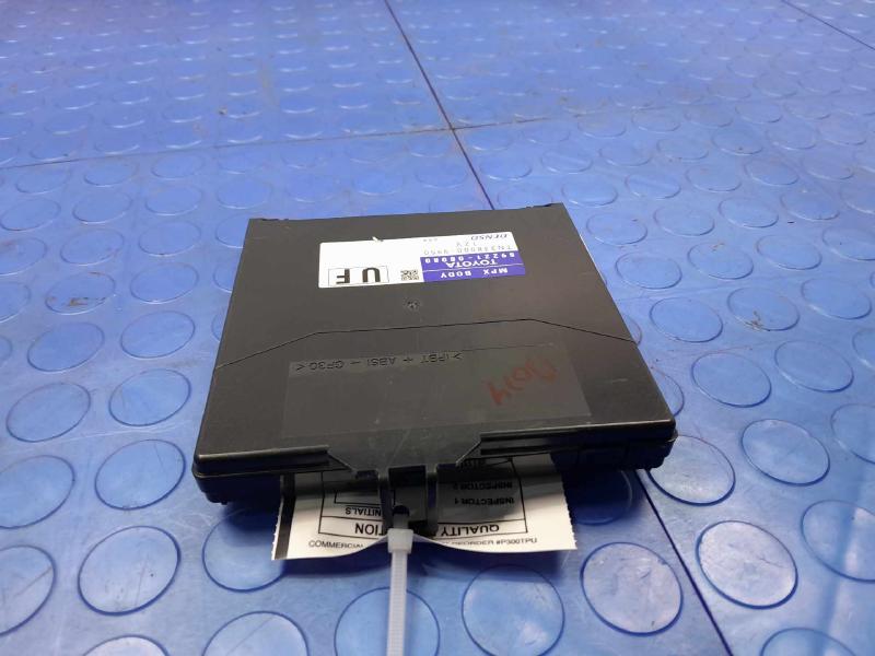2018-2020 Toyota Sienna Network Gateway Control Module OEM 89221-08080