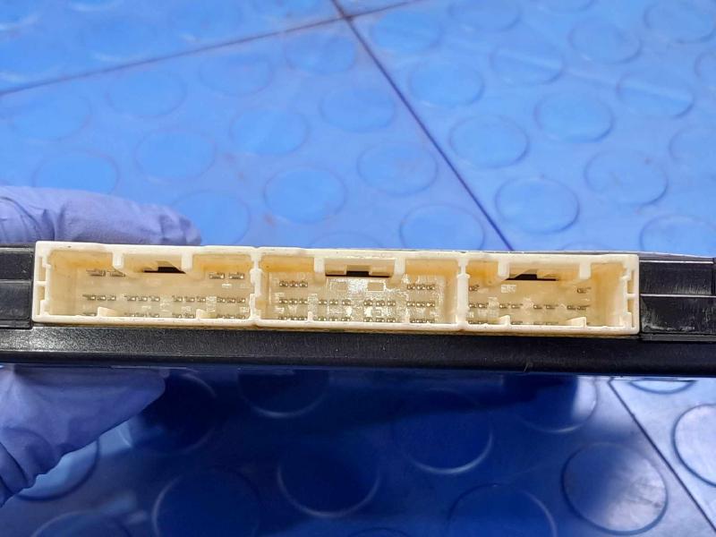 2018-2020 Toyota Sienna Network Gateway Control Module OEM 89221-08080