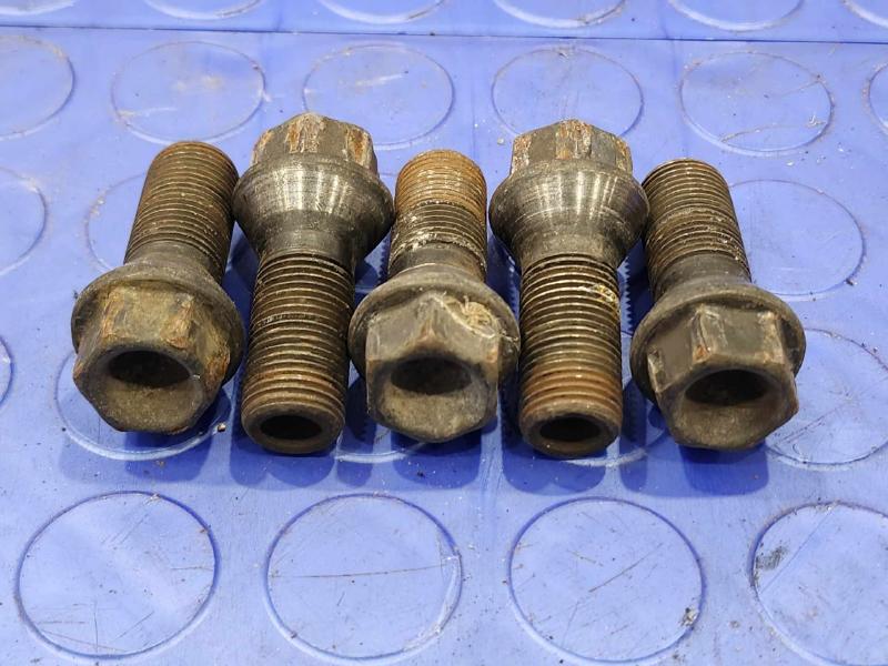 2014 MINI Cooper Countryman Lug Nuts