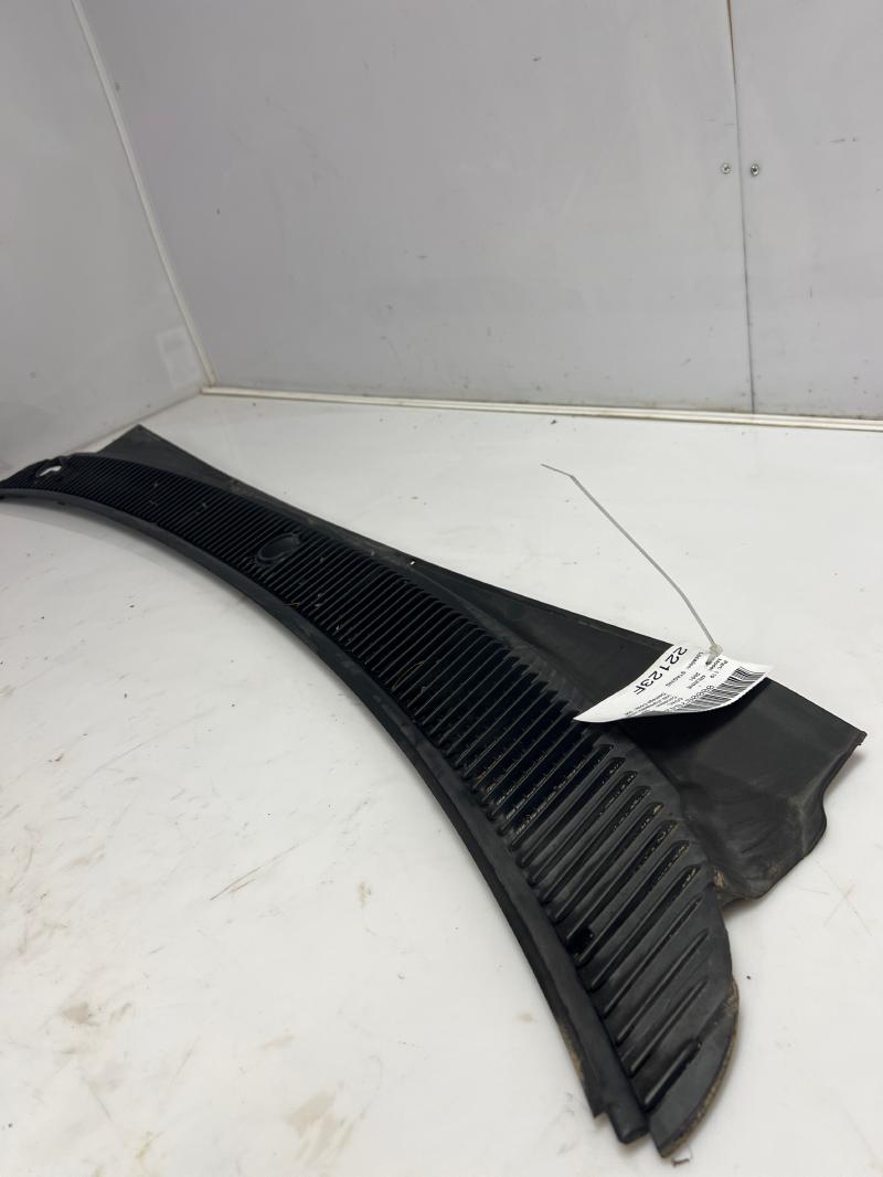 1996 - 2002 Toyota 4Runner Cowl Cover Panel Grille OEM 5570835020