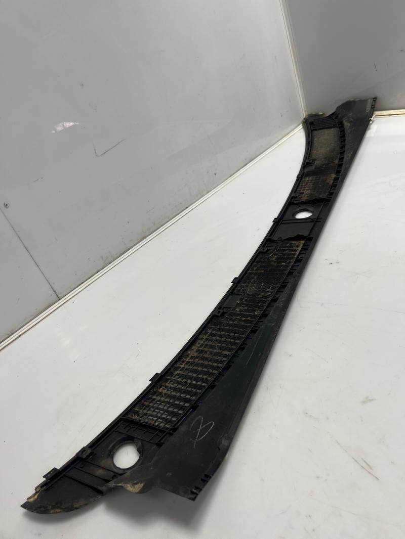 1996 - 2002 Toyota 4Runner Cowl Cover Panel Grille OEM 5570835020
