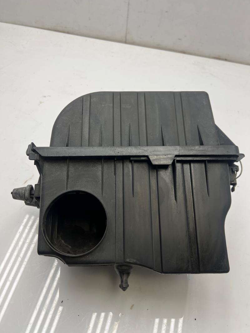 2003 - 2005 Lincoln Aviator Air Cleaner Box Assembly OEM 2C5Z9600AB
