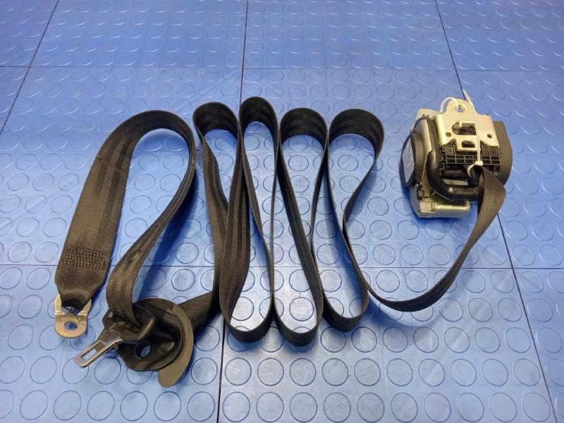 2006 Volkswagen Passat Front Seat Belt