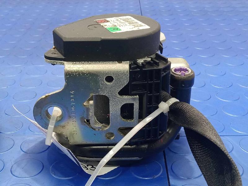 2006 Volkswagen Passat Front Seat Belt