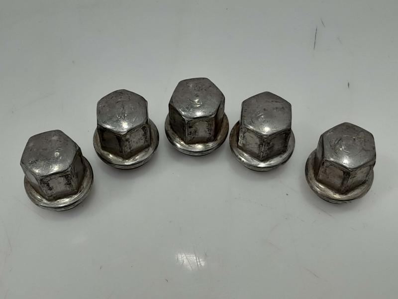2011 Jeep Grand Cherokee Lug Nuts