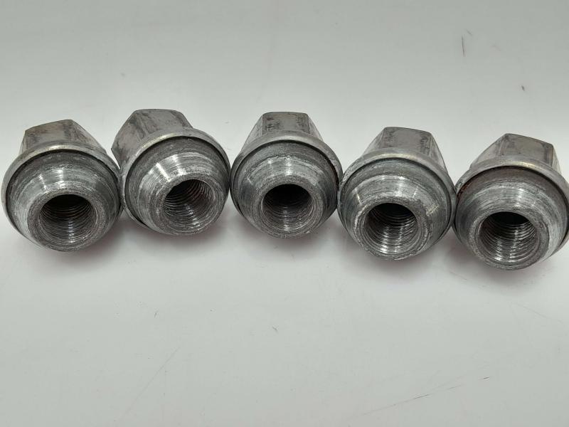 2011 Jeep Grand Cherokee Lug Nuts