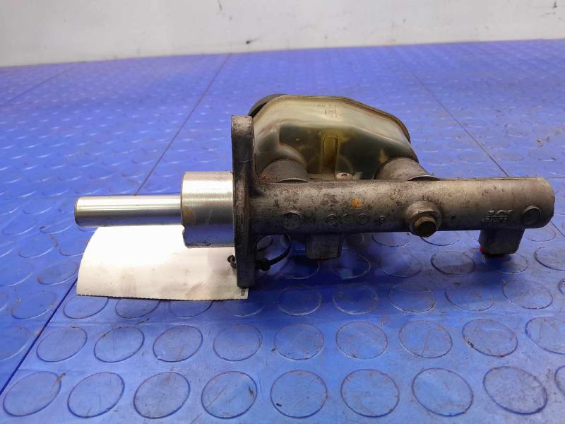 2001-2004 Toyota Tacoma Brake Master Cylinder Assembly Genuine OEM 4720104060