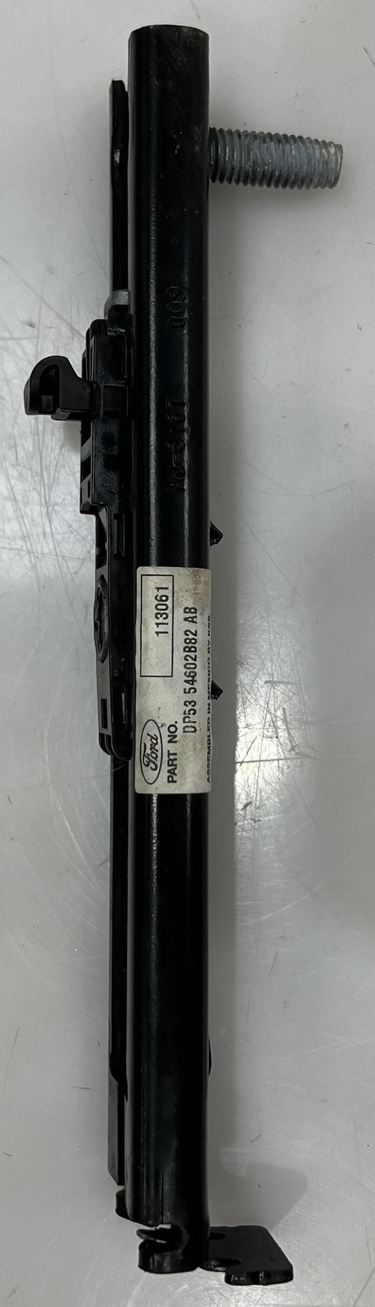 2013 - 2016 Lincoln MKZ Front Seat Belt Height Adjuster OEM DP5354602B82AB