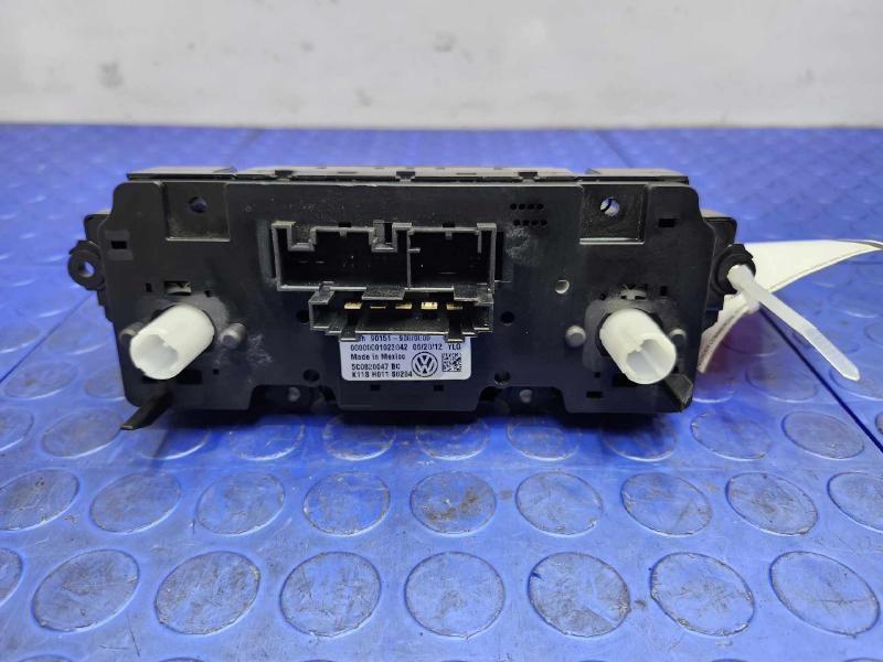 2013 Volkswagen Beetle Heater A/C Control