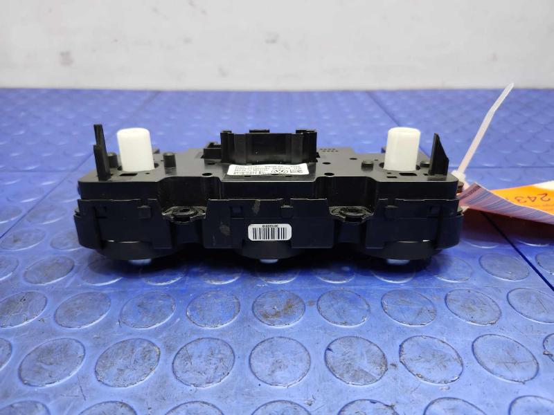 2013 Volkswagen Beetle Heater A/C Control