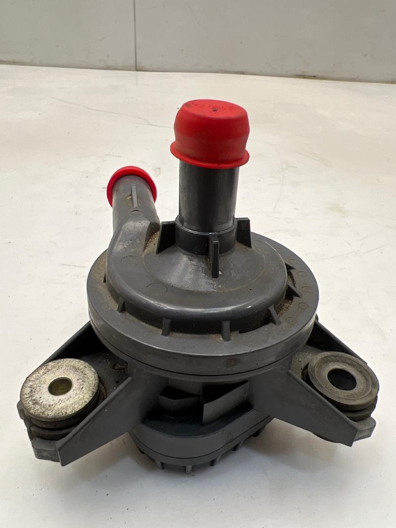 2011 - 2015 Toyota Prius Inverter Water Pump Assembly OEM G9040-52010