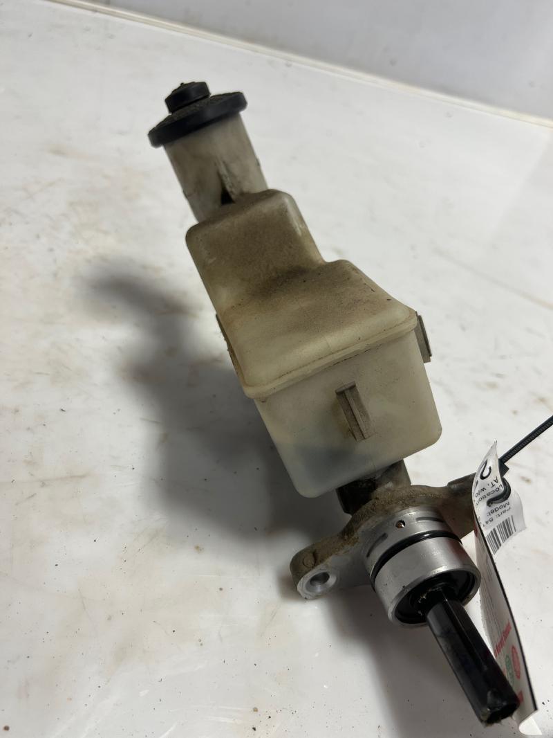 2003 - 2008 Toyota Corolla Brake Master Cylinder Assembly w/o ABS ONLY OEM 4720102320
