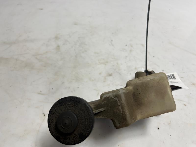 2003 - 2008 Toyota Corolla Brake Master Cylinder Assembly w/o ABS ONLY OEM 4720102320