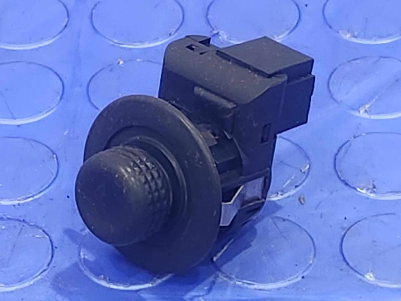 2013 Ford F-350 Super Duty Door Switch Front
