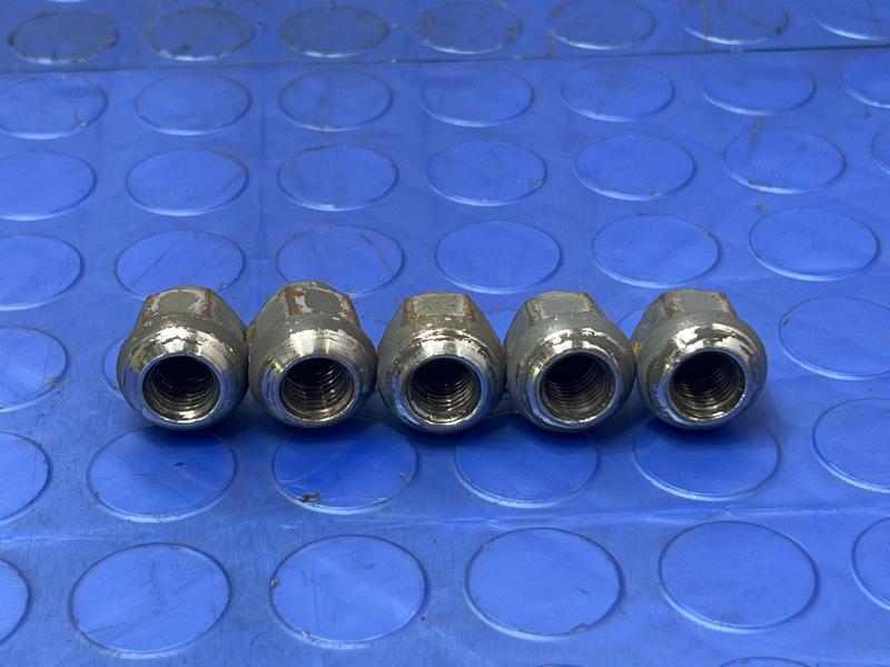2007 Honda CR-V Lug Nuts