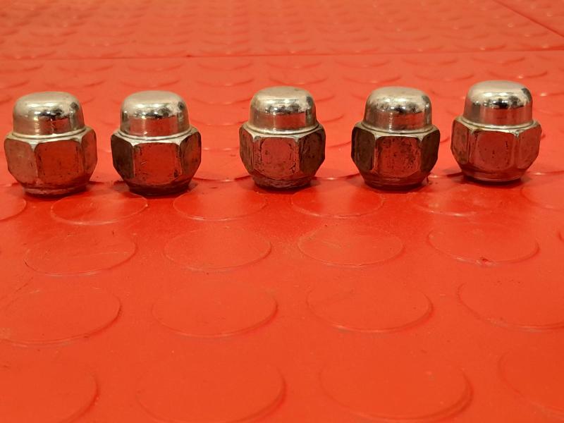 2015 Nissan Altima Lug Nuts