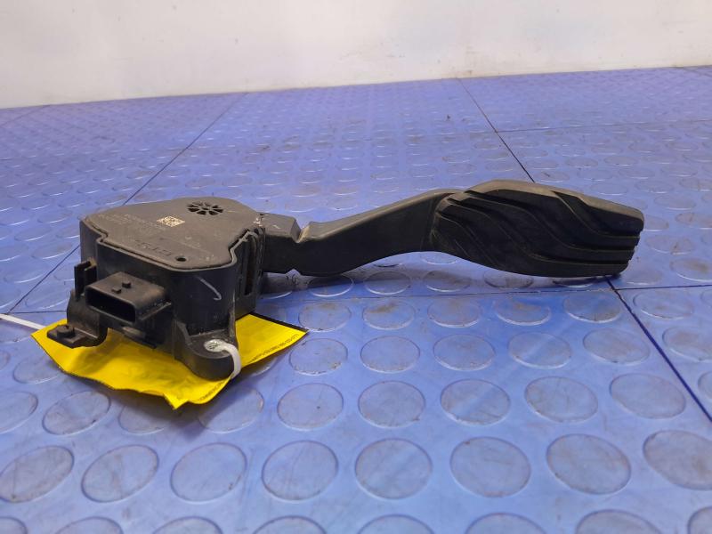 2018-2024 Nissan Kicks Accelerator Pedal Assembly Genuine OEM 18002-5RA0A