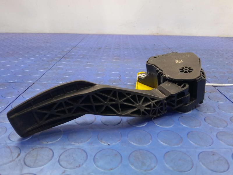 2018-2024 Nissan Kicks Accelerator Pedal Assembly Genuine OEM 18002-5RA0A