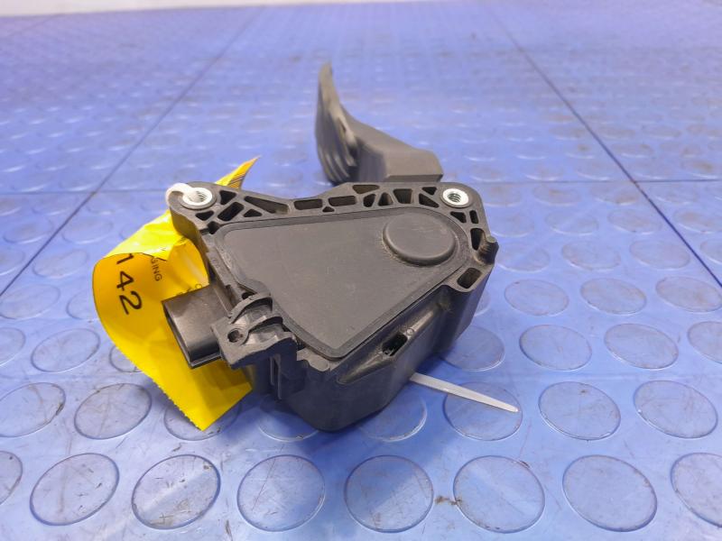 2018-2024 Nissan Kicks Accelerator Pedal Assembly Genuine OEM 18002-5RA0A