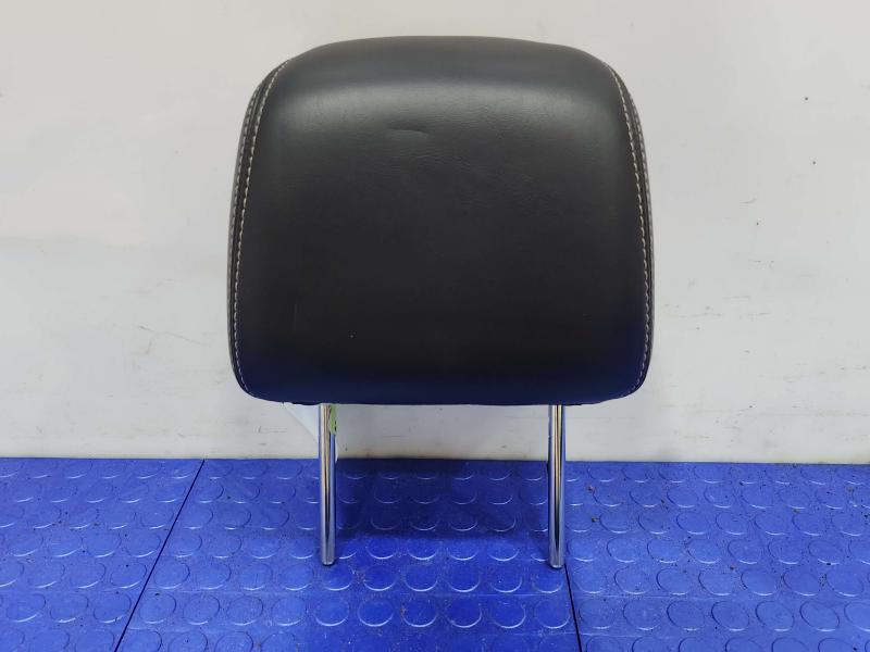 2013 Chrysler 300 Headrest