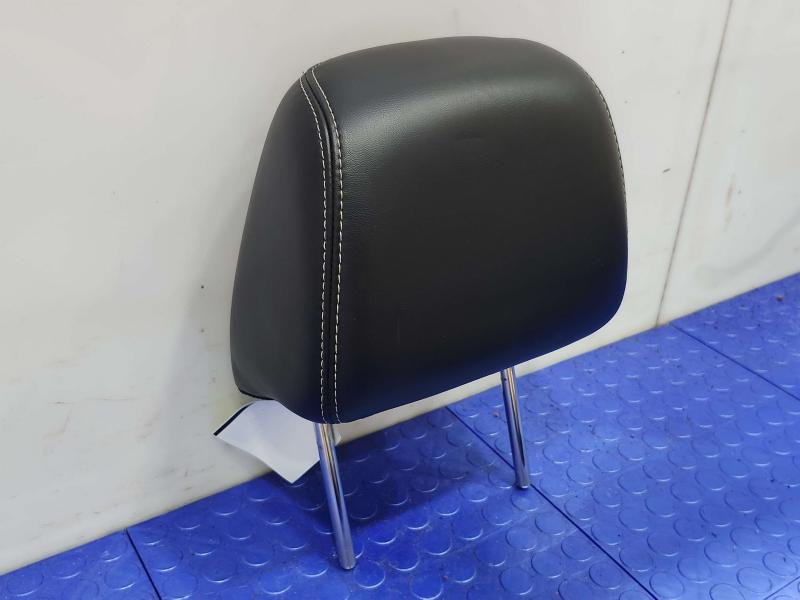 2013 Chrysler 300 Headrest