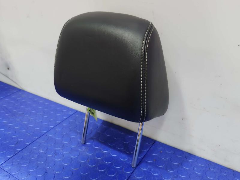 2013 Chrysler 300 Headrest