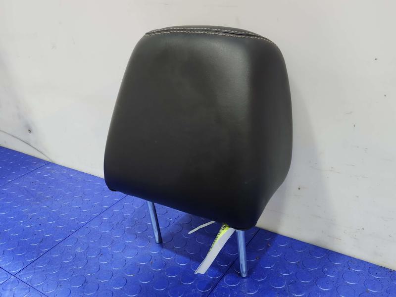 2013 Chrysler 300 Headrest
