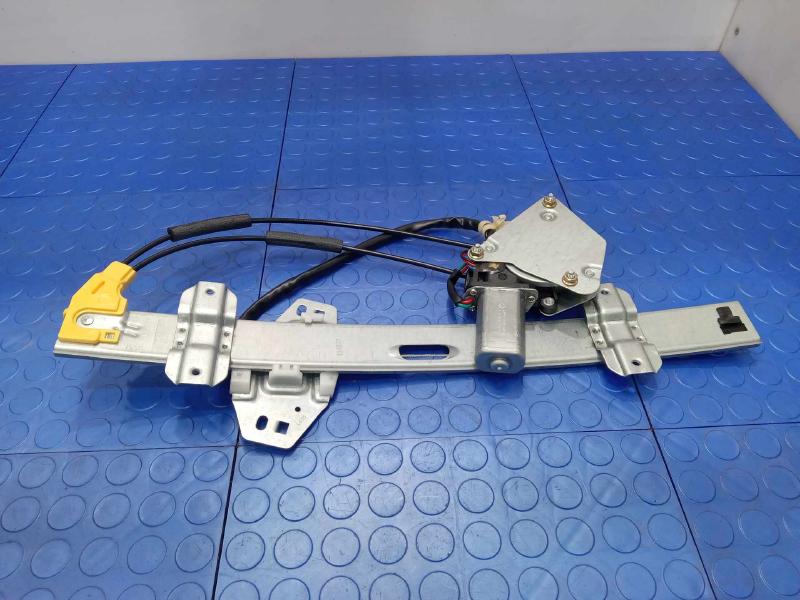 2001 Kia Sportage Front Door Regulator