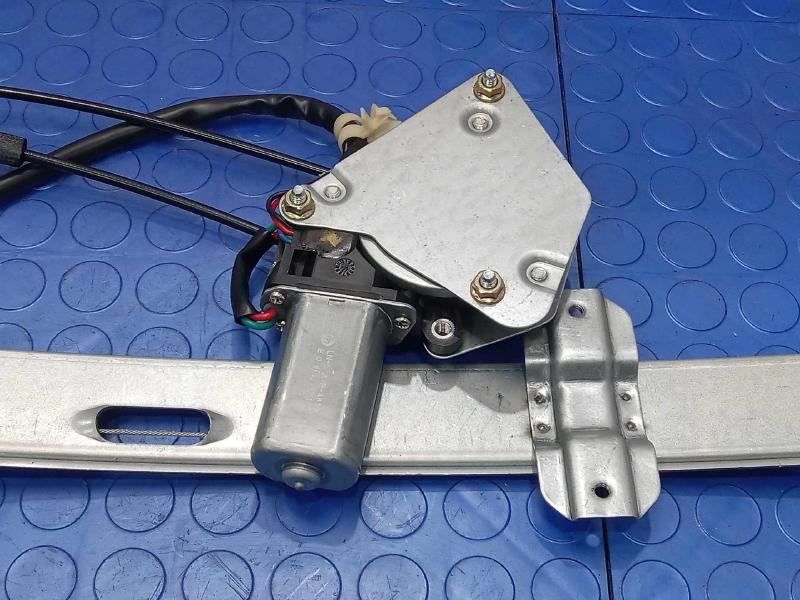 2001 Kia Sportage Front Door Regulator