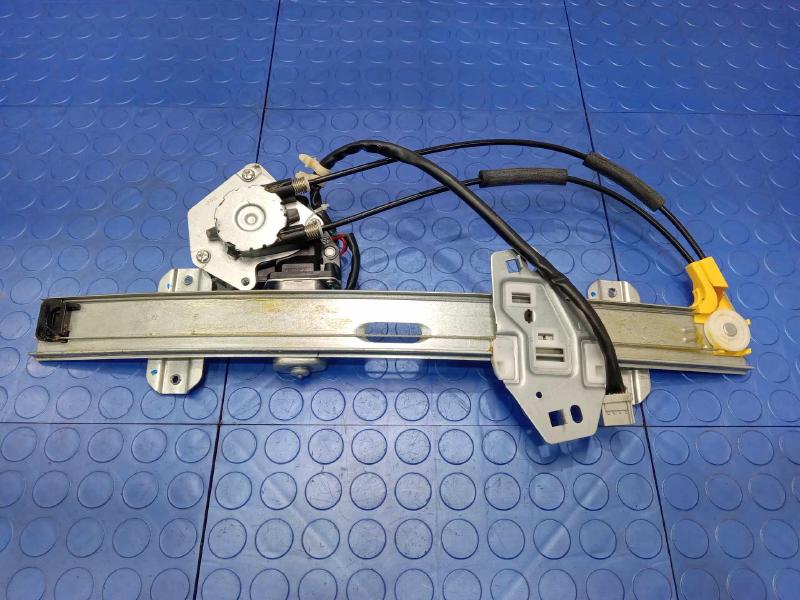 2001 Kia Sportage Front Door Regulator