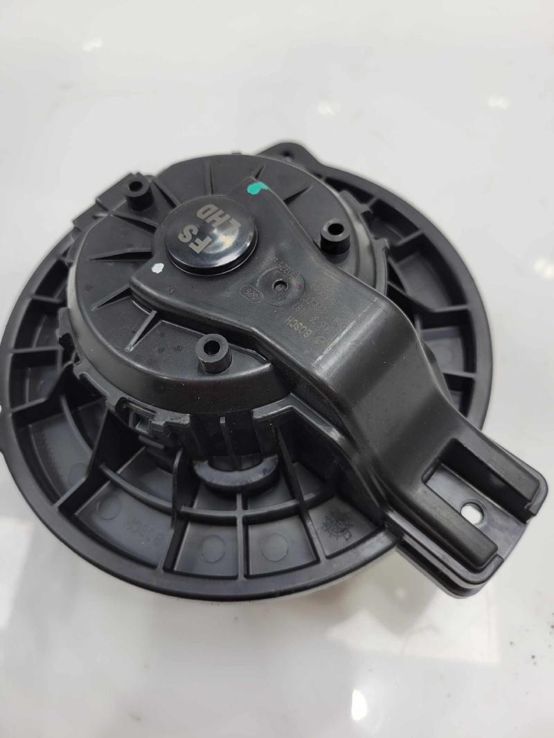 2012 - 2017 Hyundai Veloster Heater AC Blower Motor Assembly OEM 971112V000