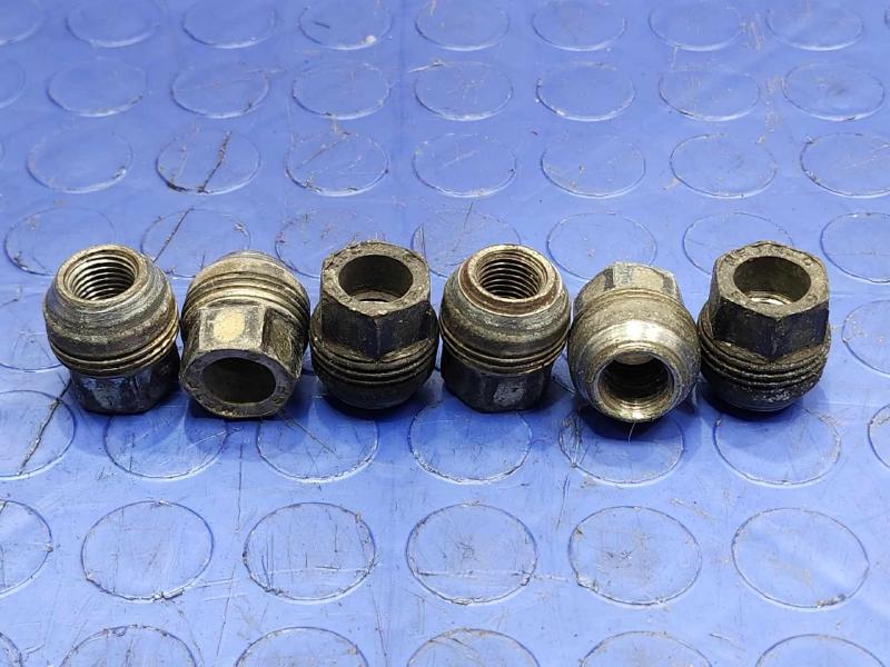 2005 Chevrolet Silverado 1500 Lug Nuts