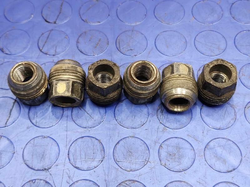 2005 Chevrolet Silverado 1500 Lug Nuts