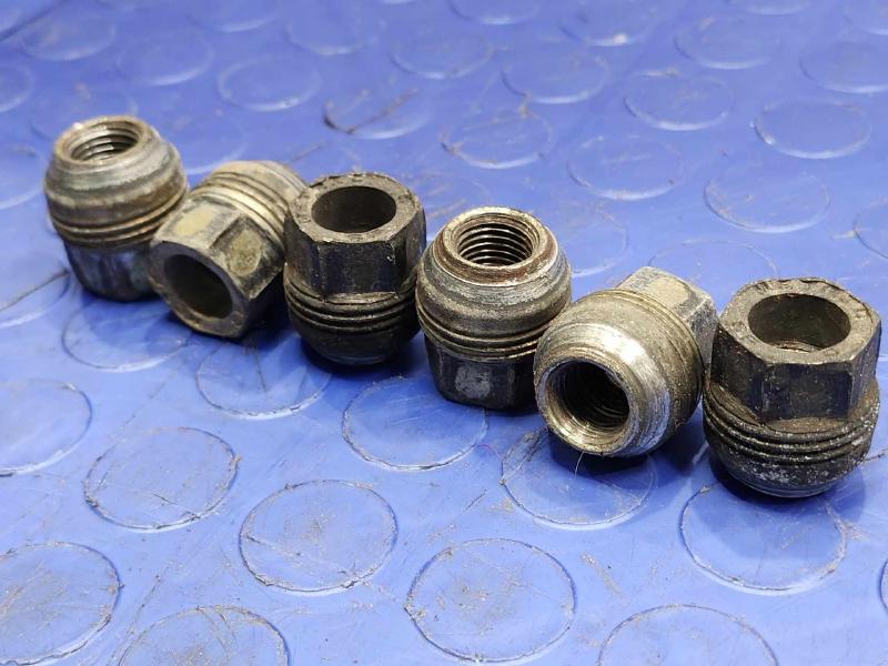 2005 Chevrolet Silverado 1500 Lug Nuts