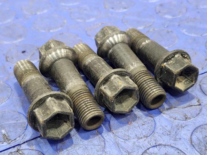 2012 Mercedes ML-Class Lug Nuts