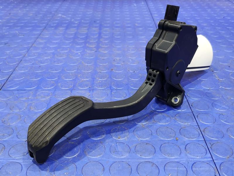 2010-2015 Lexus RX450H Accelerator Pedal Assembly Genuine OEM Part 78110-33020